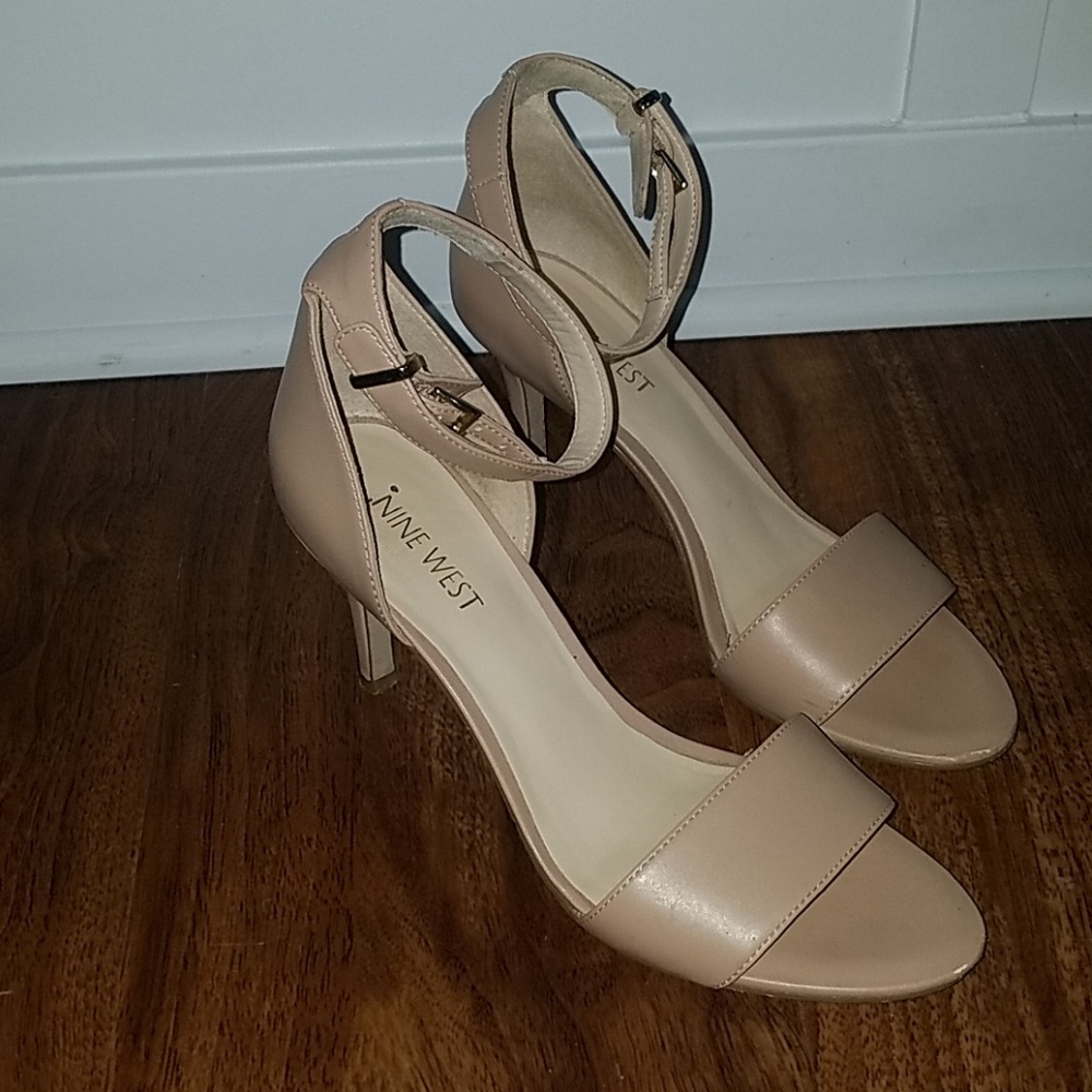 Nine west NUDE HEELS 7.5
